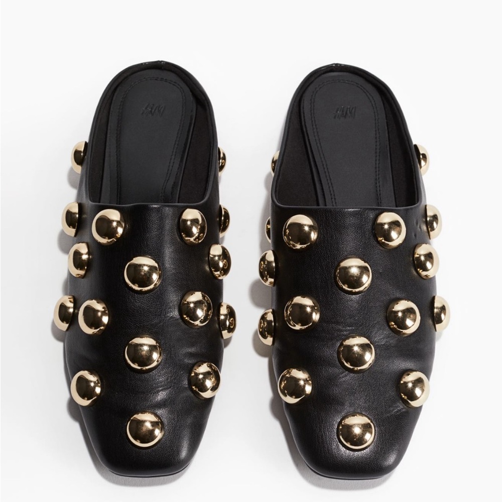 NWT H&M A/W 2024 Wmbellished Coated mules Black & Gold hardware. Sold out
